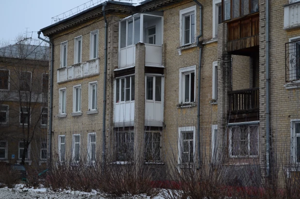 Дома на ул. Свердлова и ул. Профинтерна в Барнауле.