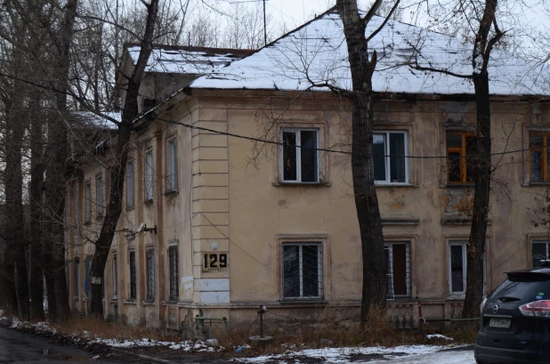 Дома на ул. Свердлова и ул. Профинтерна в Барнауле.