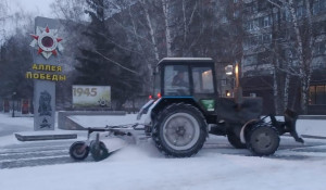 Всю ночь улицы Барнаула очищали от выпавшего снега
