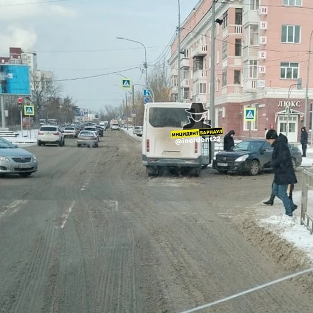 ДТП с автобусом и легковушкой. 