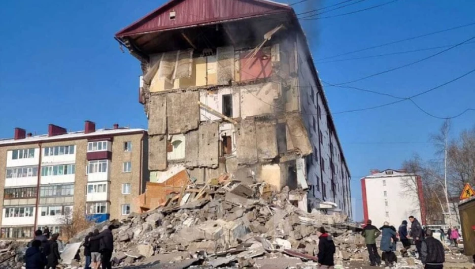 На Сахалине в пятиэтажном жилом доме взорвался газ, есть погибшие (обновлено)