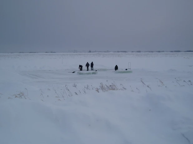 Установка зимнего городка и елки на площади Сахарова в 2004 году. 