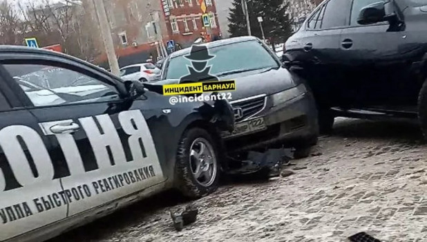 Массовое ДТП с машиной ЧОПа произошло в Барнауле 22.11.2022.