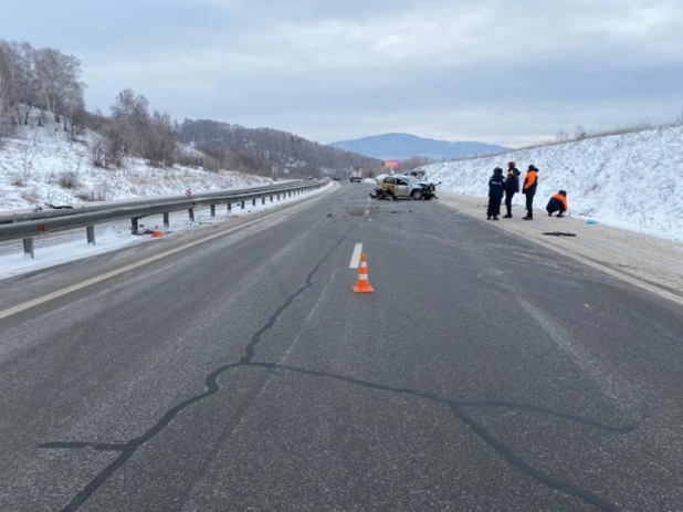 Пьяный водитель такси попал в аварию на алтайской трассе — внутри были пассажиры