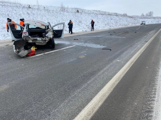 Пьяный водитель такси попал в аварию на алтайской трассе — внутри были пассажиры