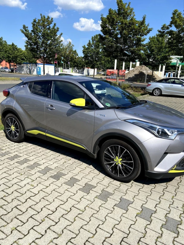 Toyota C-HR 2018 года выпуска за 2,4 млн рублей 