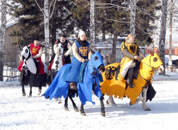 Конный рыцарский турнир в 2010 году. 