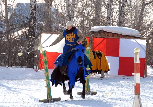 Конный рыцарский турнир в 2010 году. 