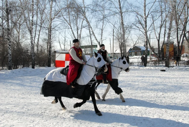 Конный рыцарский турнир в 2010 году. 