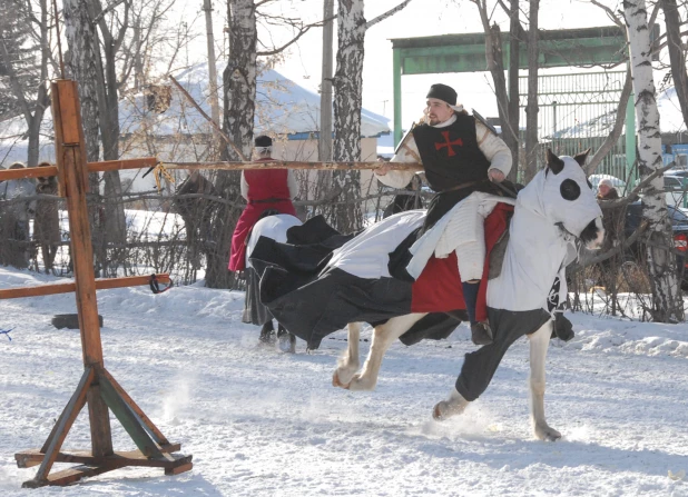 Конный рыцарский турнир в 2010 году. 