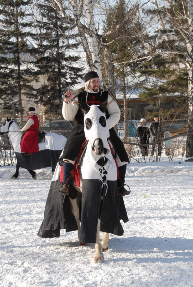 Конный рыцарский турнир в 2010 году. 