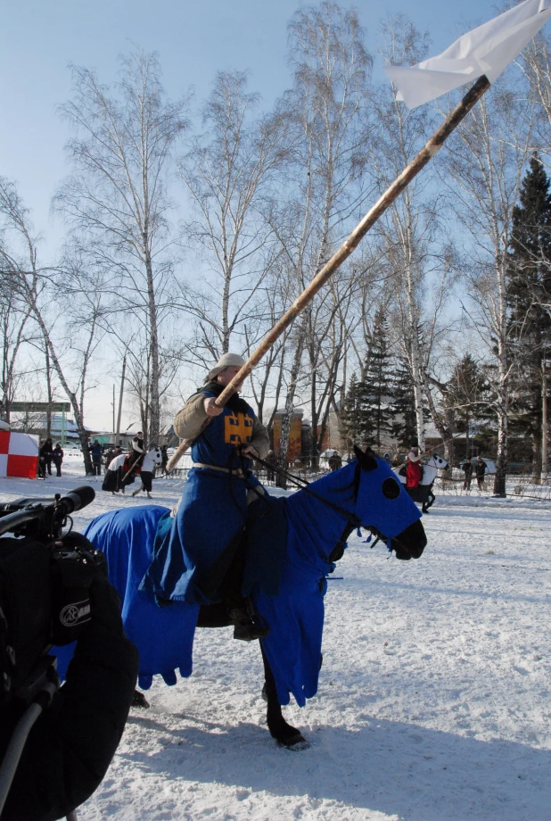 Конный рыцарский турнир в 2010 году. 