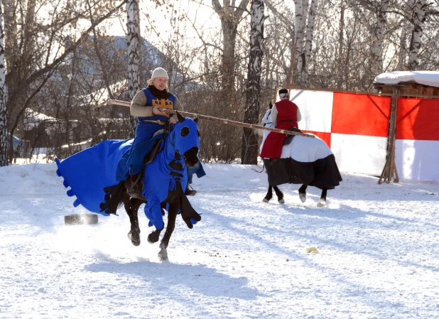 Конный рыцарский турнир в 2010 году. 