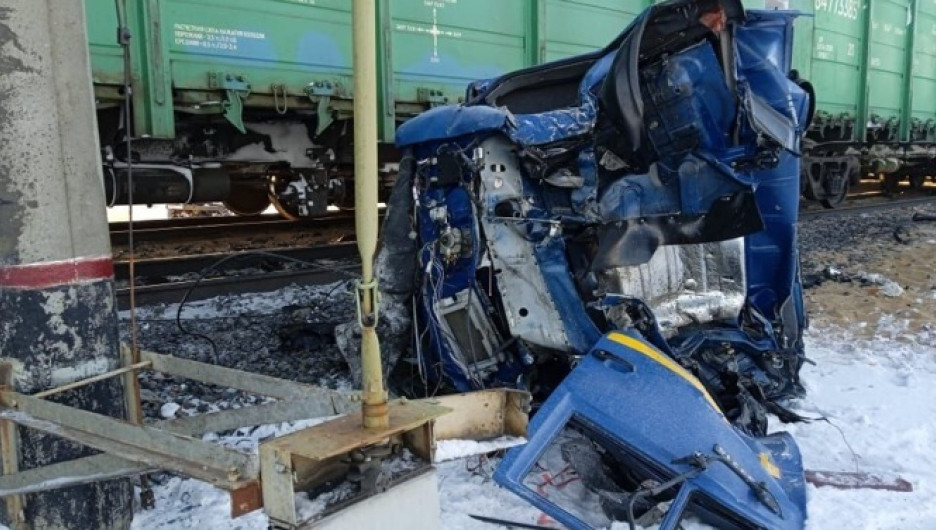 Смертельная авария с грузовым поездом и КамАЗом произошла под Новосибирском