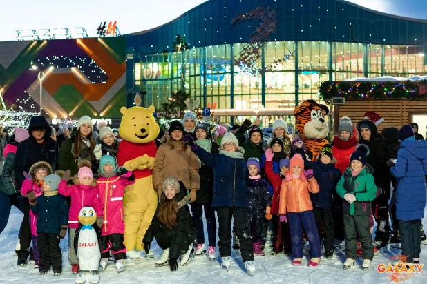 Зимний Городок на уличной парковке ТРЦ Galaxy.