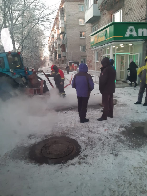 Приехал мэр города. Реагенты на теплотрассе.