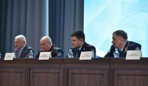 Дмитрий Симоненко (третий слева).