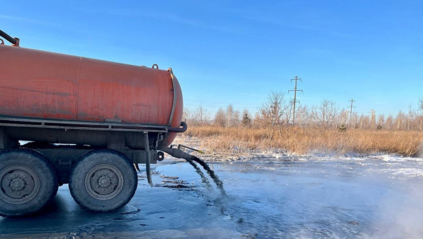 Незаконный слив отходов под Новосибирском