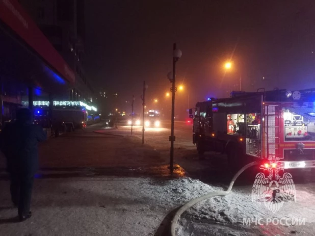 Пожар в торговом центре в Красноярске 