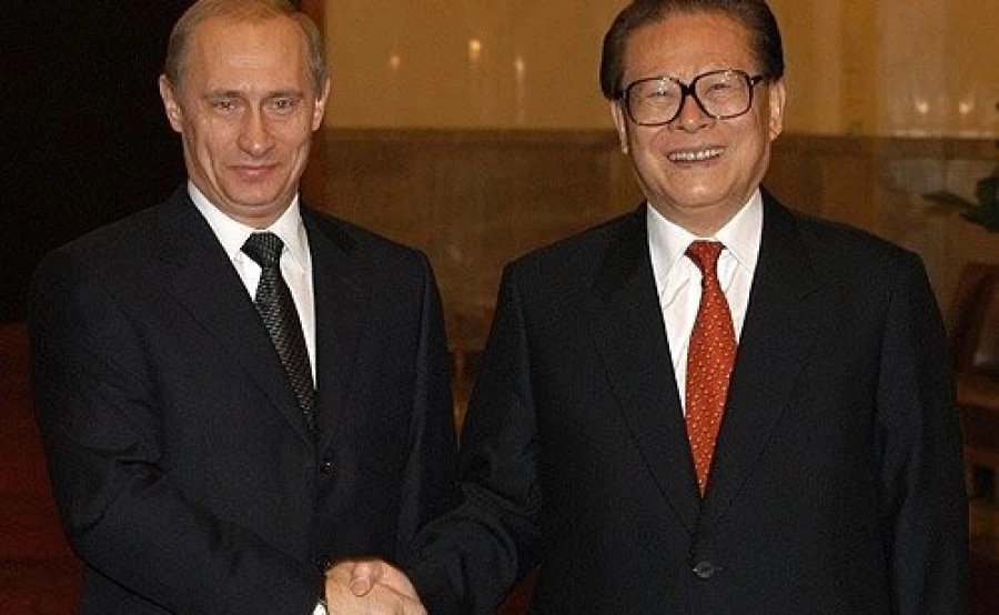 Экс-лидер КНР Цзян Цзэминь и президент России Владимир Путин.