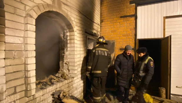 В Барнауле при пожаре погибли три человека