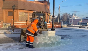 Новогодний городок начали строить на Мало-Тобольской