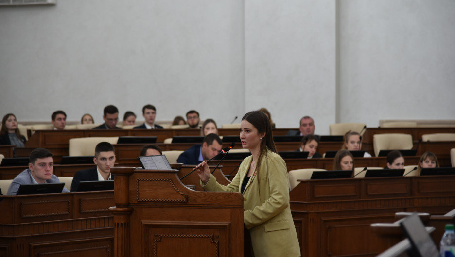 Вечно молодой. Как в Барнауле прошла сессия краевого Молодежного парламента, посвященная его 20-летию