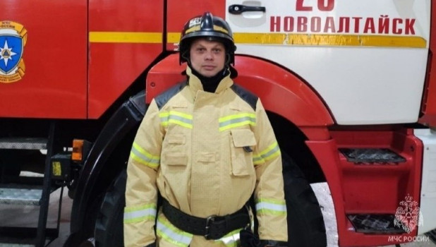 Барнаулец спас человека из горящего дома