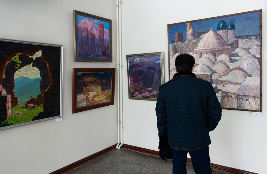 Отбор картин для выставки «Сибирь - XIII»