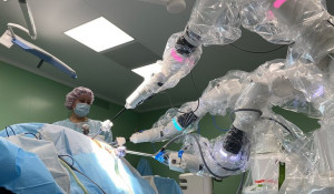 Первая операция при помощи роботизированной хирургической системы