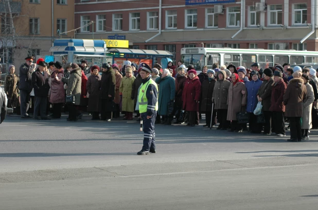 Митинг пенсионеров у правительства Алтайского края 30.10.2008.