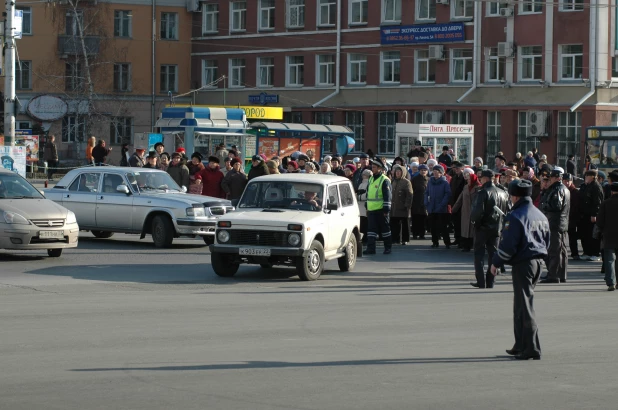 Митинг пенсионеров у правительства Алтайского края 30.10.2008.