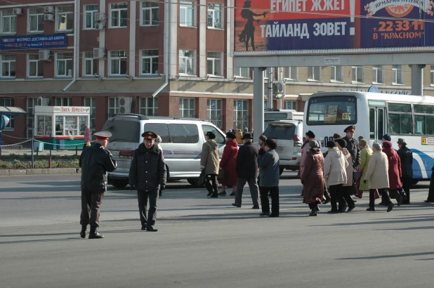 Митинг пенсионеров у правительства Алтайского края 30.10.2008.