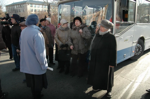 Митинг пенсионеров у правительства Алтайского края 30.10.2008.