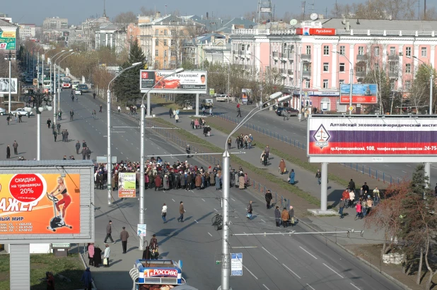 Митинг пенсионеров у правительства Алтайского края 30.10.2008.