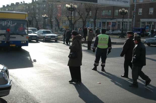 Митинг пенсионеров у правительства Алтайского края 30.10.2008.