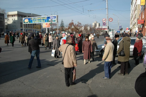 Митинг пенсионеров у правительства Алтайского края 30.10.2008.