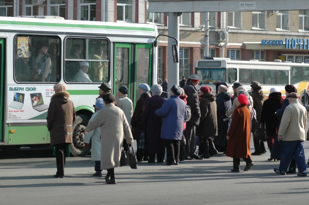 Митинг пенсионеров у правительства Алтайского края 30.10.2008.