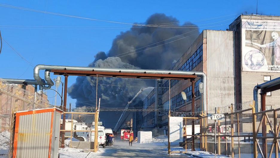 Стало известно, насколько загрязнился воздух в Барнауле после пожара на шинном заводе 