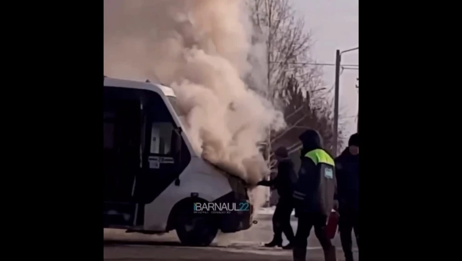 Маршрутка №120 загорелась в Барнауле