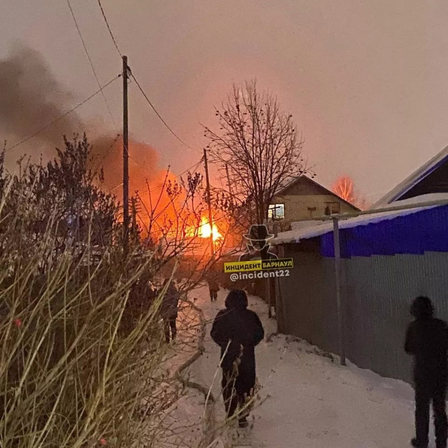 В Барнауле произошел пожар в частном доме 10.12.2022.