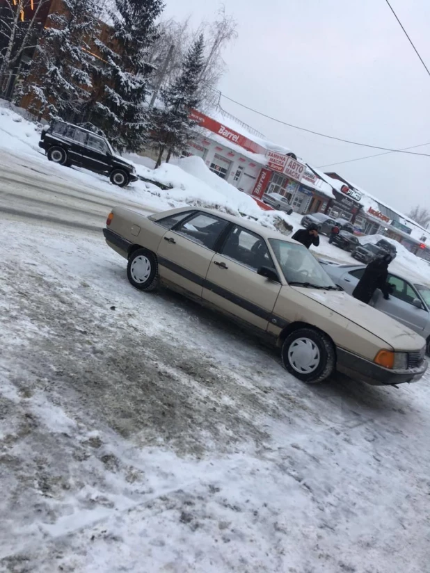 Audi 100 1986 года выпуска продают в Алтайском крае за 85 тыс. рублей.