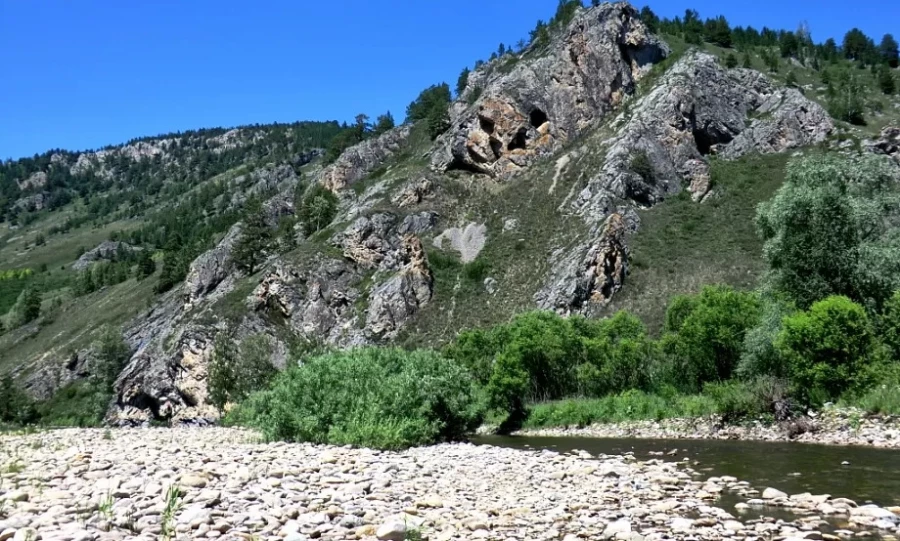 Гора Семипещерная.