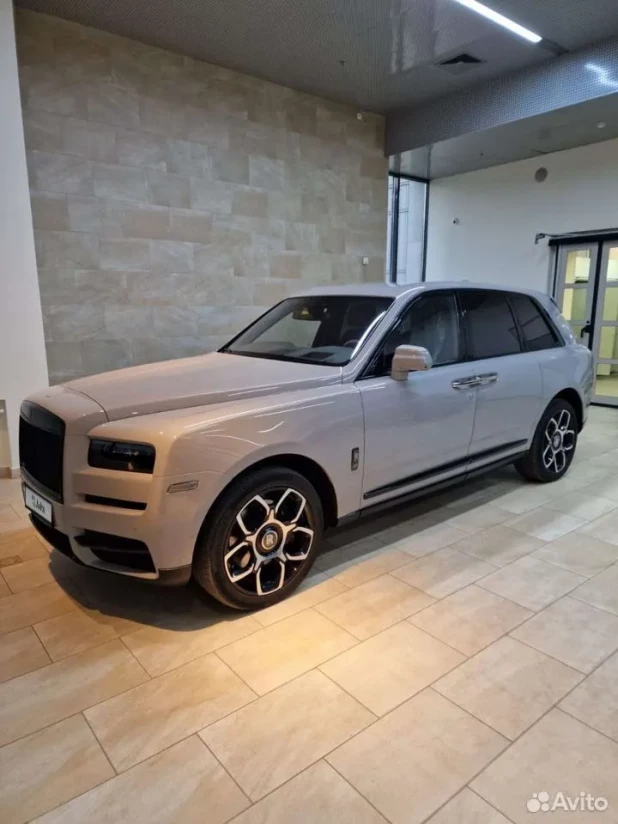 Rolls-Royce Cullinan за 62 млн рублей 