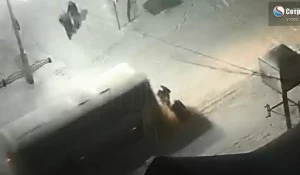 Автобус сбил человека в Бийске.