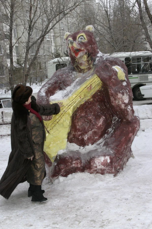 Как украшали зимние дворы в 2004 году. 