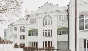 	
Мини-версию Зимнего дворца продают за 320 млн рублей в Москве