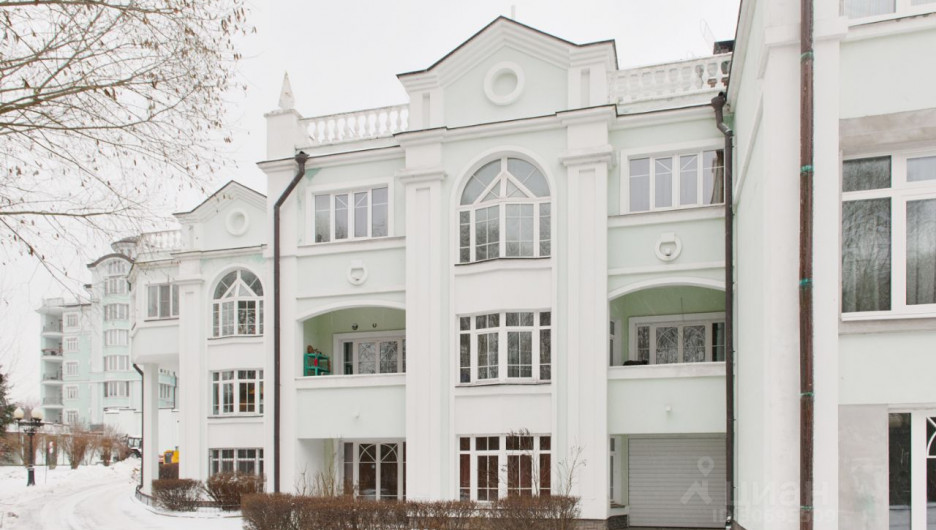 	
Мини-версию Зимнего дворца продают за 320 млн рублей в Москве