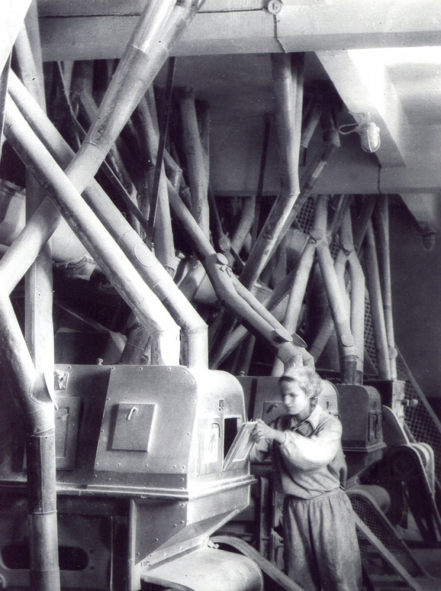 Рубцовский мельзавод № 16, известный как ОАО &quot;Мельник&quot;, основан в 1932 году.