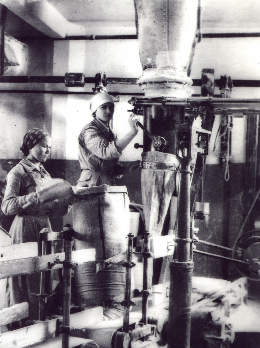 Рубцовский мельзавод № 16, известный как ОАО &quot;Мельник&quot;, основан в 1932 году.